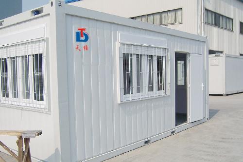 集裝箱房屋大風(fēng)大雨中顯優(yōu)勢(shì)